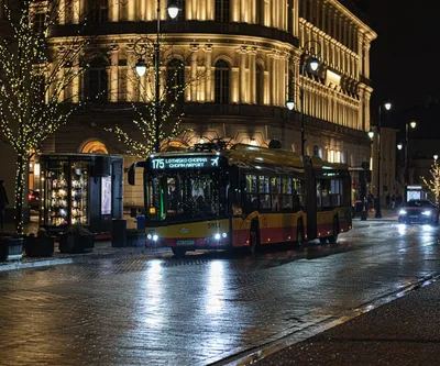 Rainy Warsaw by night ๐
#night #nightphotography #fujifilm #warszawa #warsaw #transport #tram @#rain #rainyday #streetphotography #street